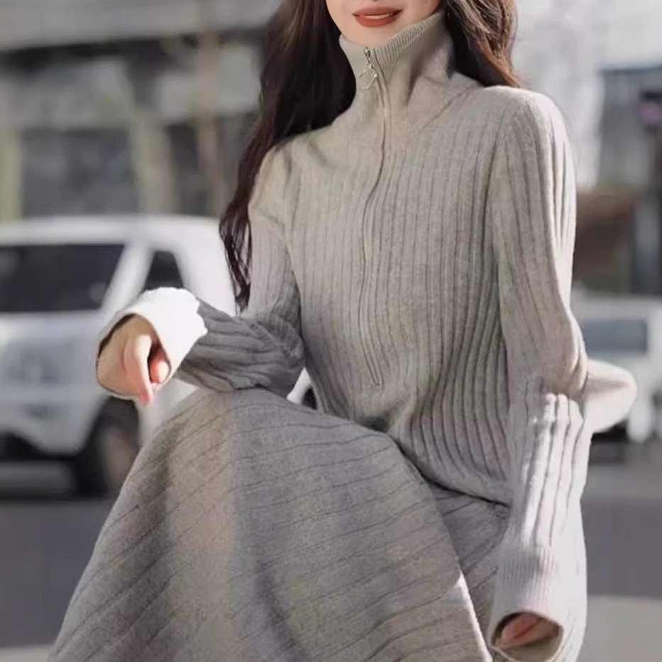 大人かわいい服 洗練シルエットリブニットハイネックワンピース