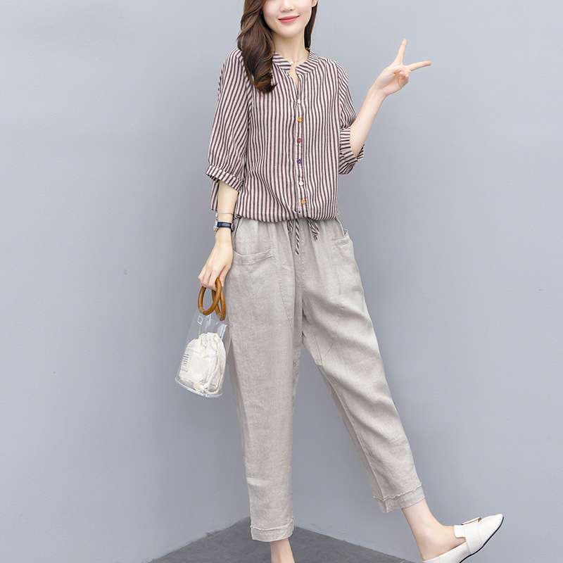 大人かわいい服 リネン調ストライプのナチュラルセットアップ