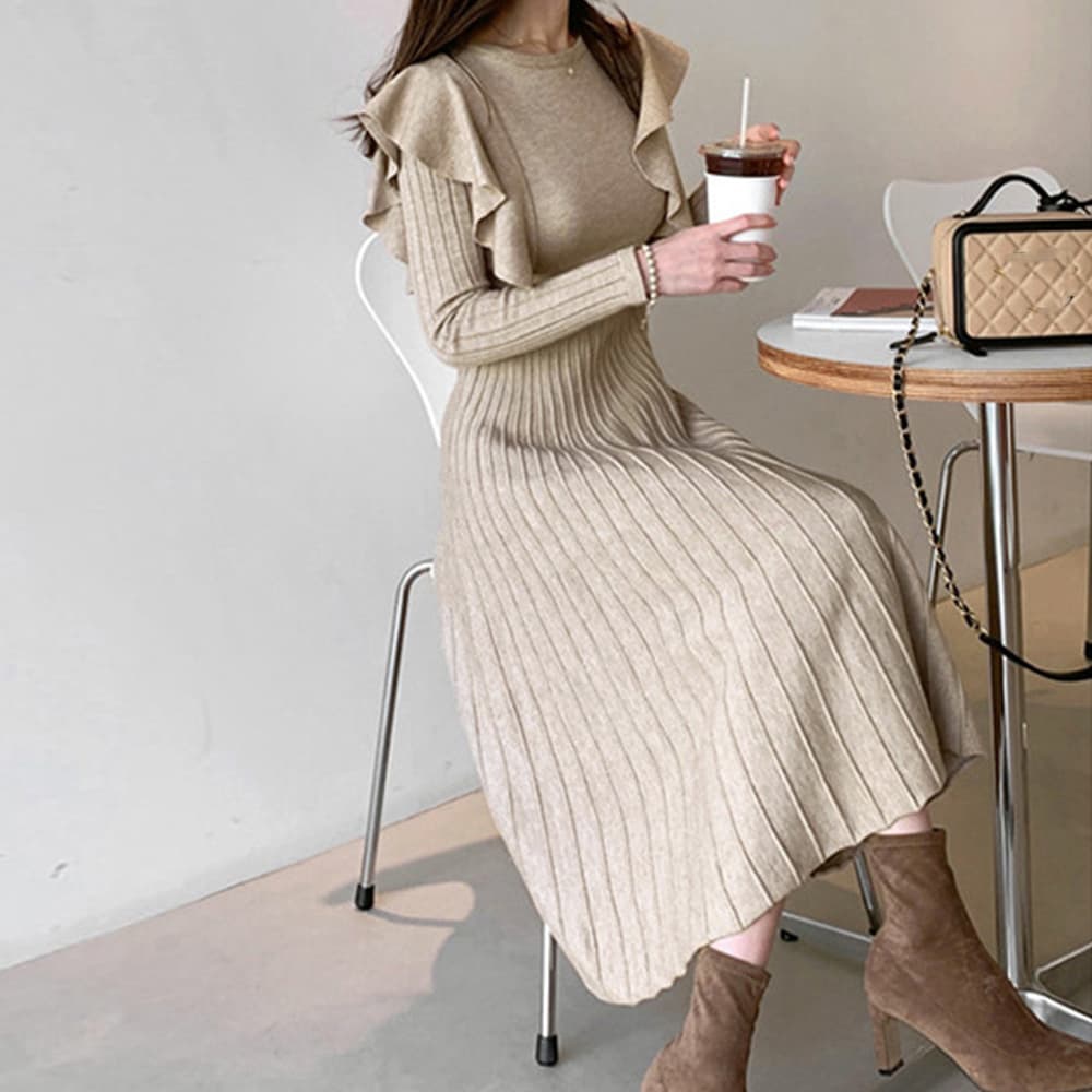 大人かわいい服 肩フリルプリーツニットワンピース