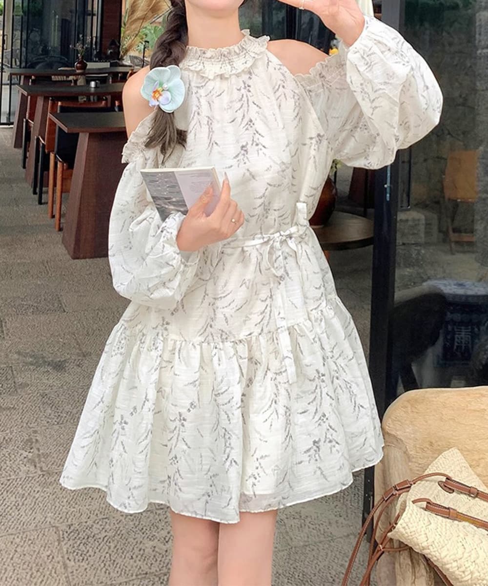 大人かわいい服 肩見せ 花柄フリルティアードワンピース