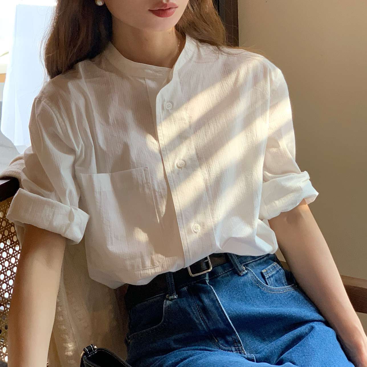 大人かわいい服 上質リネンのスタンドカラーシャツ