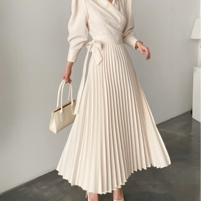 大人かわいい服 リーツスカート長袖ワンピース