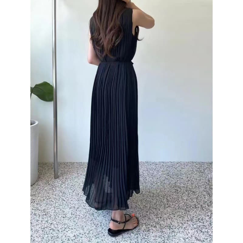 大人かわいい服 ノースリーブプリーツシフォンワンピース