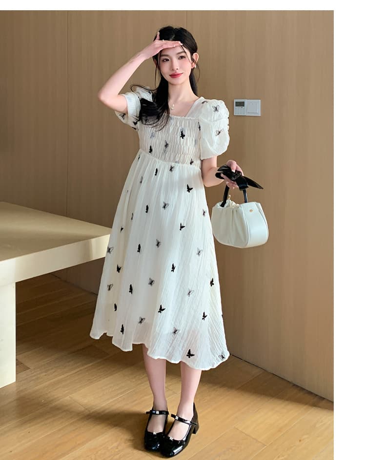 大人かわいい服 蝶々刺繍パフスリーブシャーリングワンピース