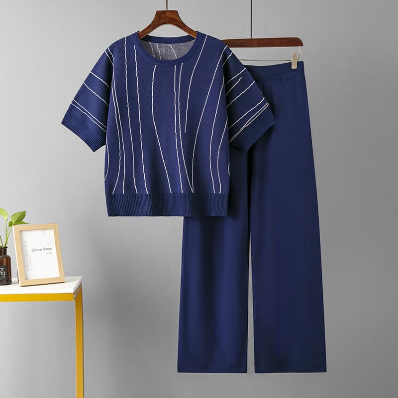大人かわいい服 ストライプ柄ニットセットアップ