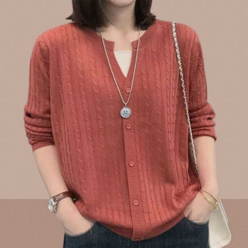 大人かわいい服 上品ケーブル編みのゆったりカーディガン