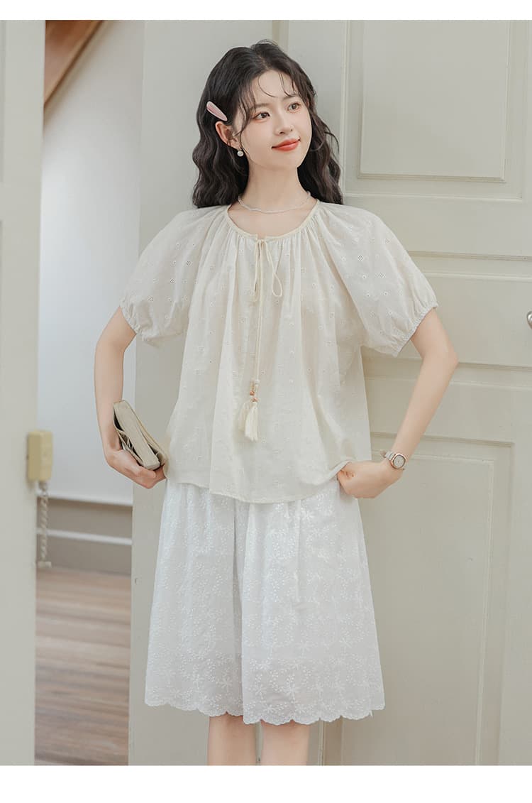 大人かわいい服 しわ加工ふんわり袖タッセル付きブラウス