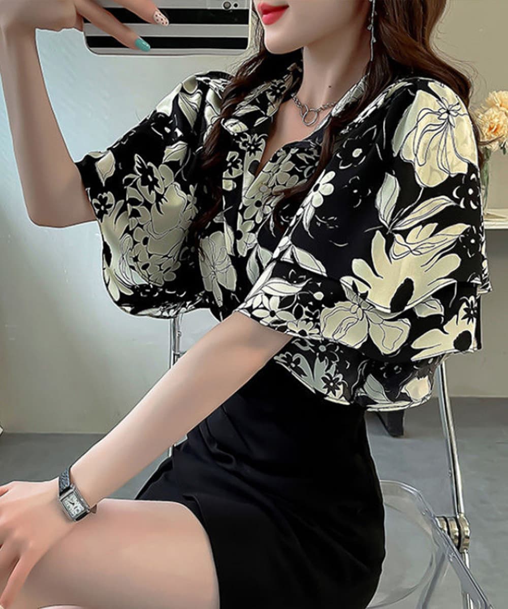 大人かわいい服 華やか二重袖の総柄ブラウストップス