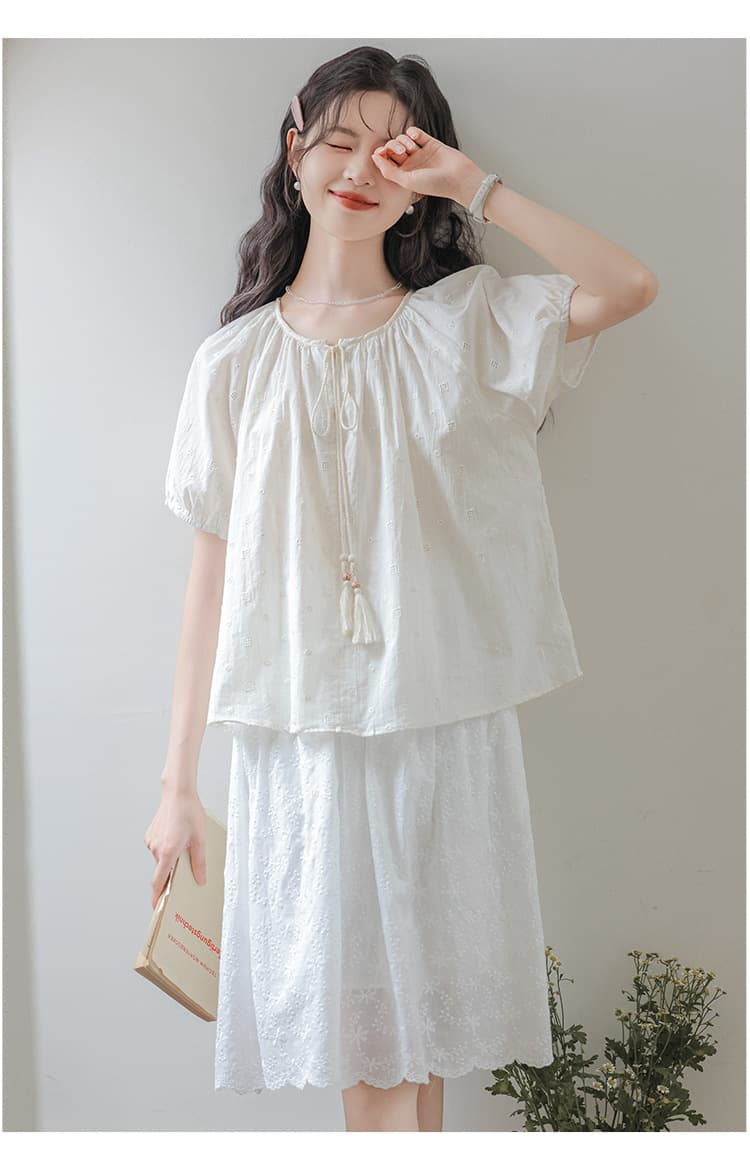 大人かわいい服 しわ加工ふんわり袖タッセル付きブラウス