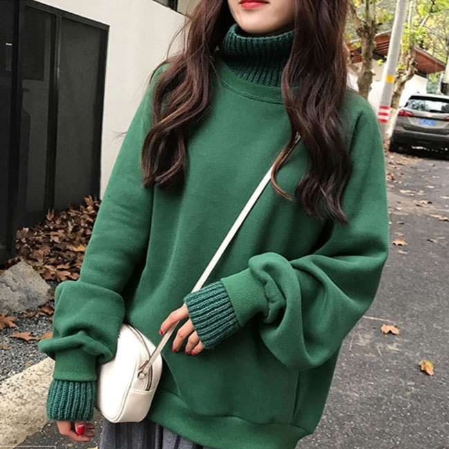 大人かわいい服 ゆったりハイネックのニットプルオーバー