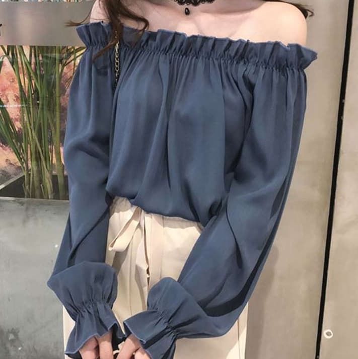 大人かわいい服 袖ギャザー×フリルの上品オフショルダー