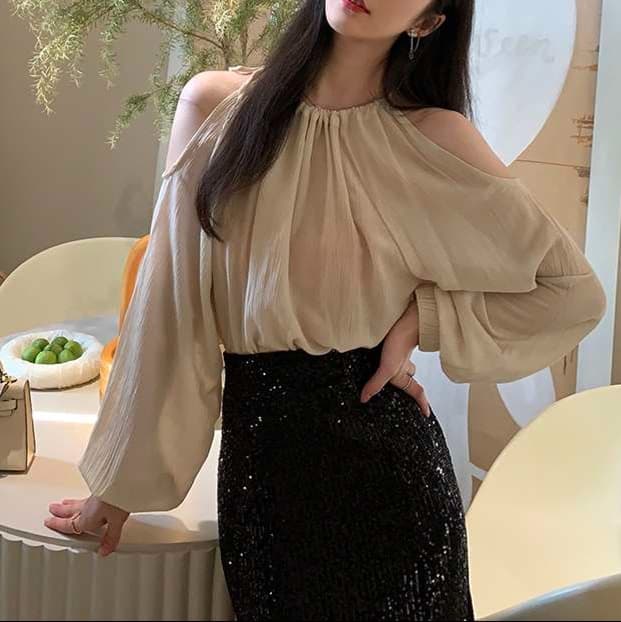 大人かわいい服 柔らかシルエット オフショルダーフリルブラウス