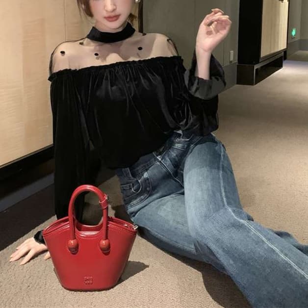 大人かわいい服 透け感フリルのガーリーブラウス