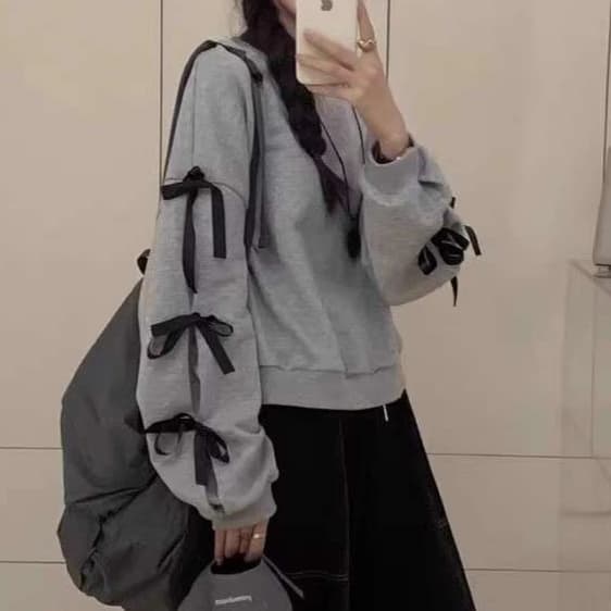 大人かわいい服 ゆるかわ×上品リボンのスウェットプルオーバー