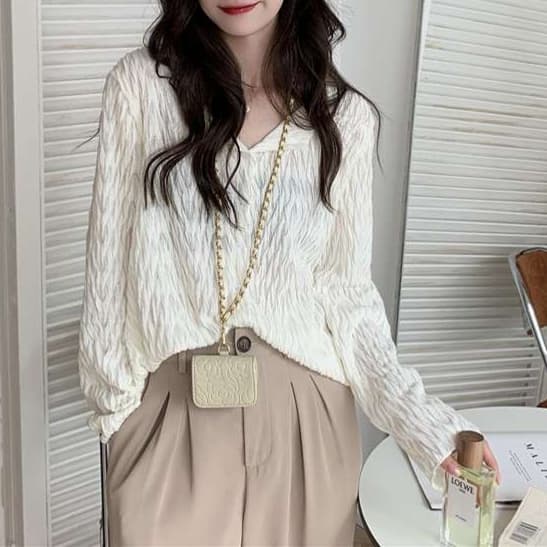 大人かわいい服 ふんわり軽やかに魅せる エアリーシアーブラウス
