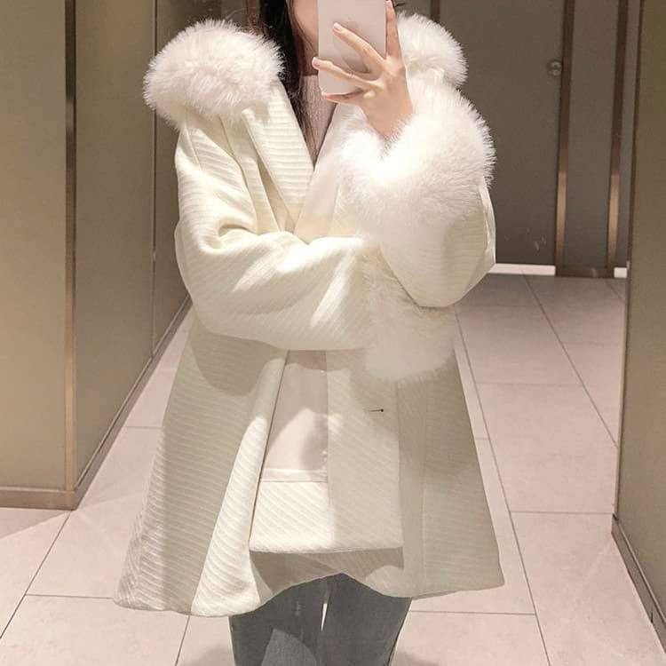 大人かわいい服 エレガントファー付きアウター