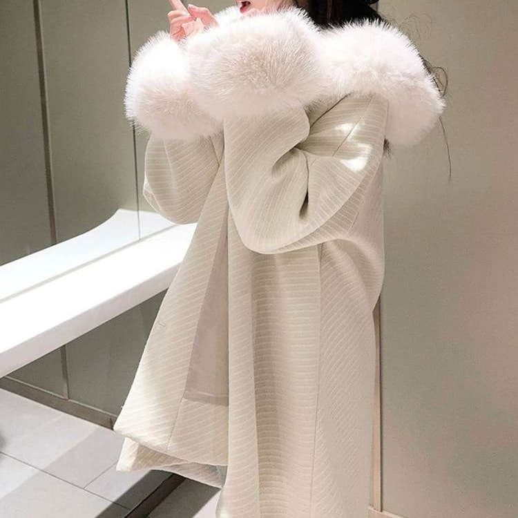 大人かわいい服 エレガントファー付きアウター