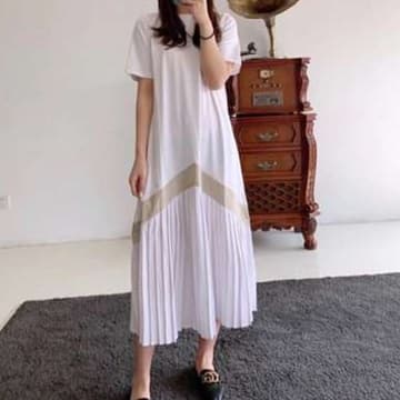 大人かわいい服 ゆったりシルエットプリーツワンピ