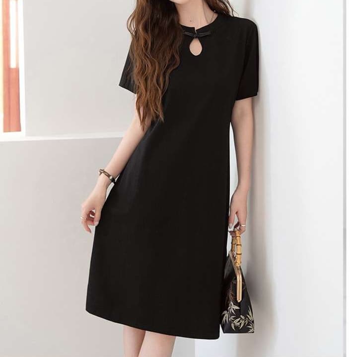大人かわいい服 ふんわり キーホールワンピース