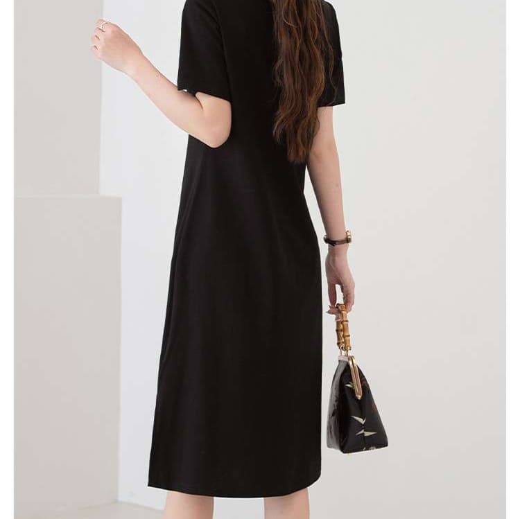 大人かわいい服 ふんわり キーホールワンピース