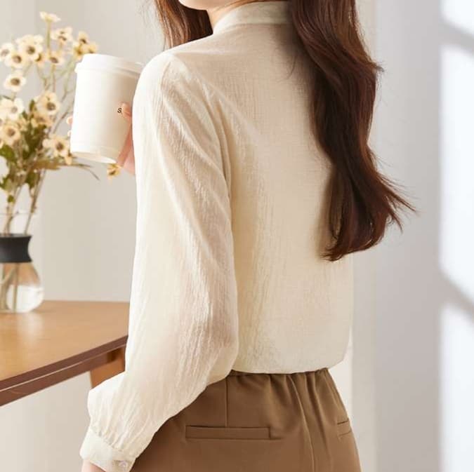 大人かわいい服 上品フリルプリーツブラウス