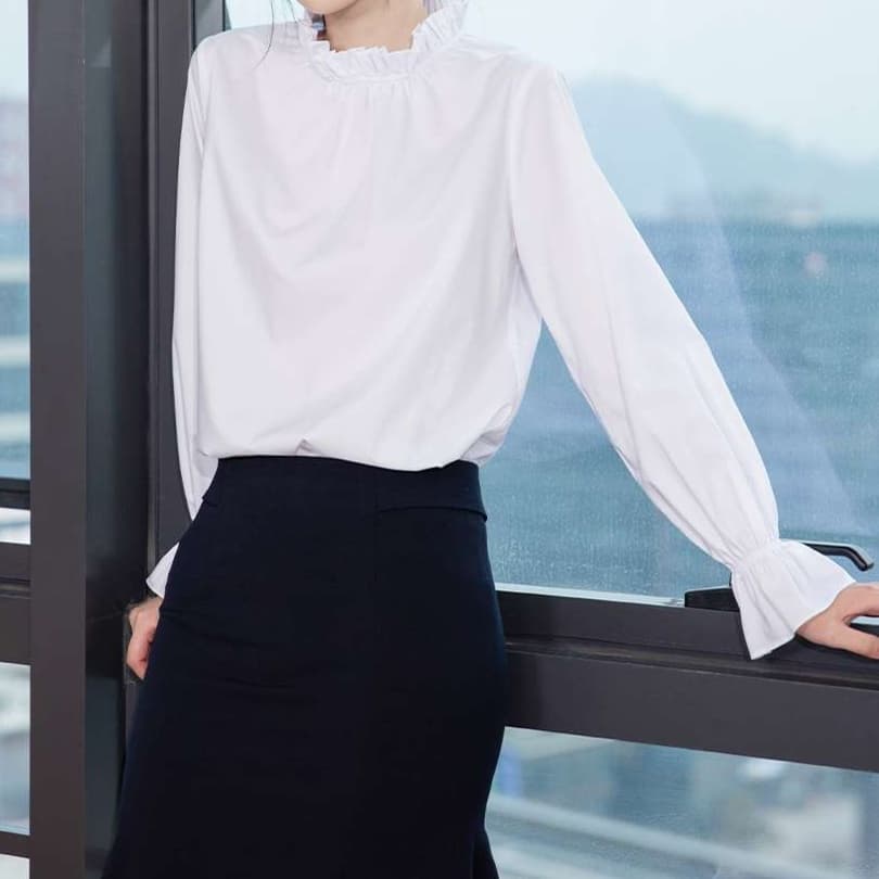 大人かわいい服 シアーフリルトップス