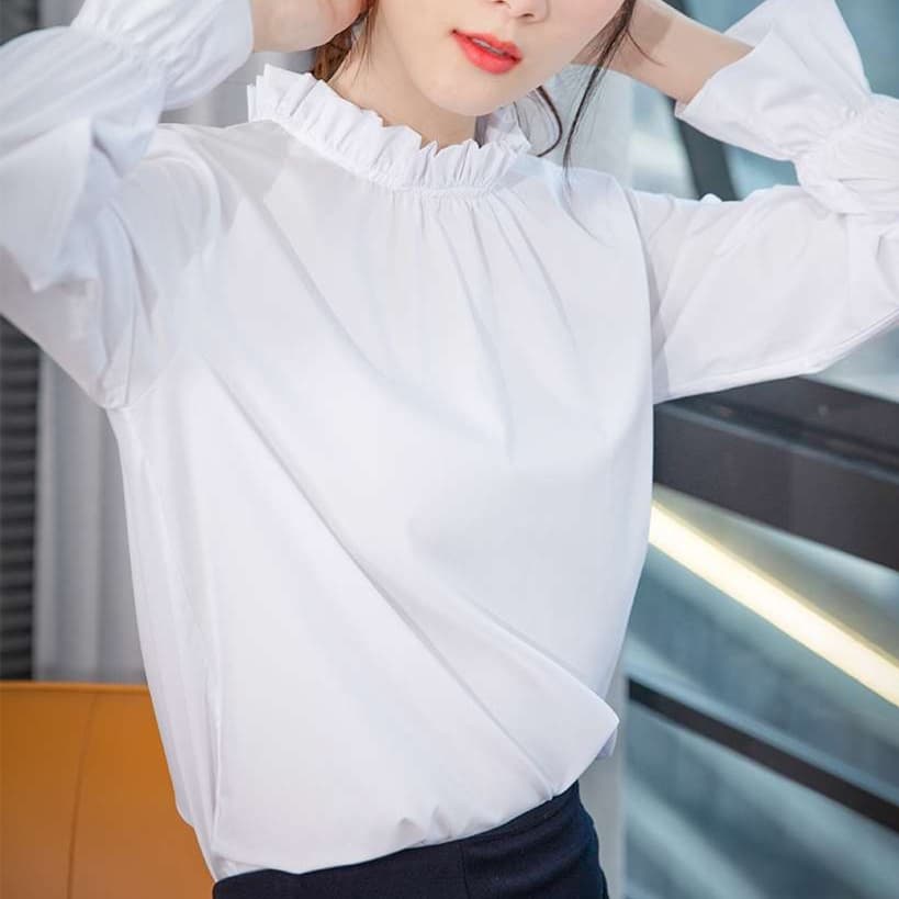 大人かわいい服 シアーフリルトップス