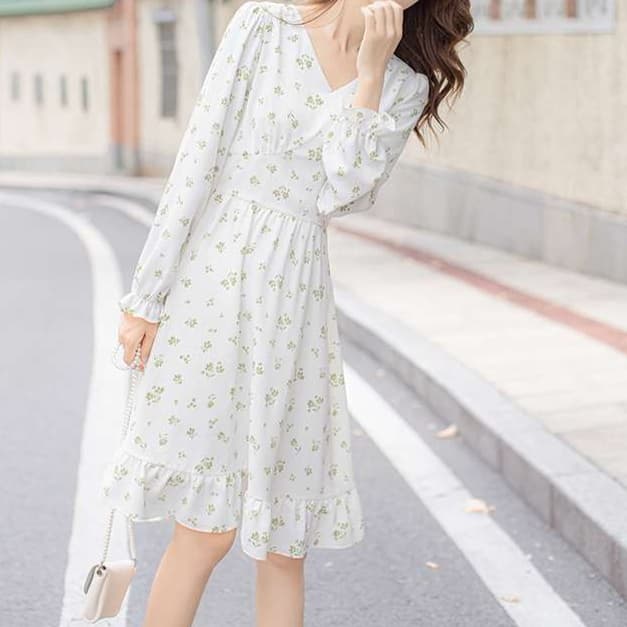 大人かわいい服 春夏に映える上品フレアワンピース