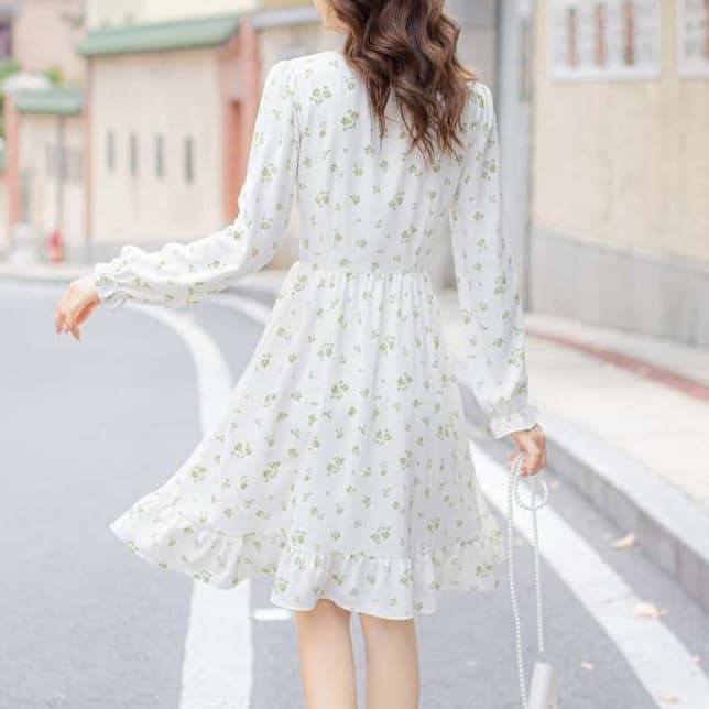 大人かわいい服 春夏に映える上品フレアワンピース