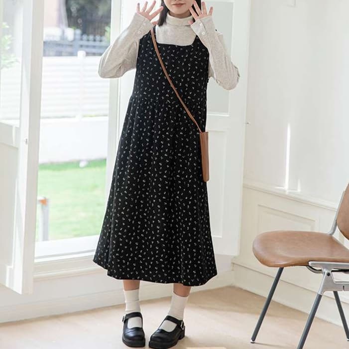 大人かわいい服 レトロ可愛い小花柄サロペットワンピース