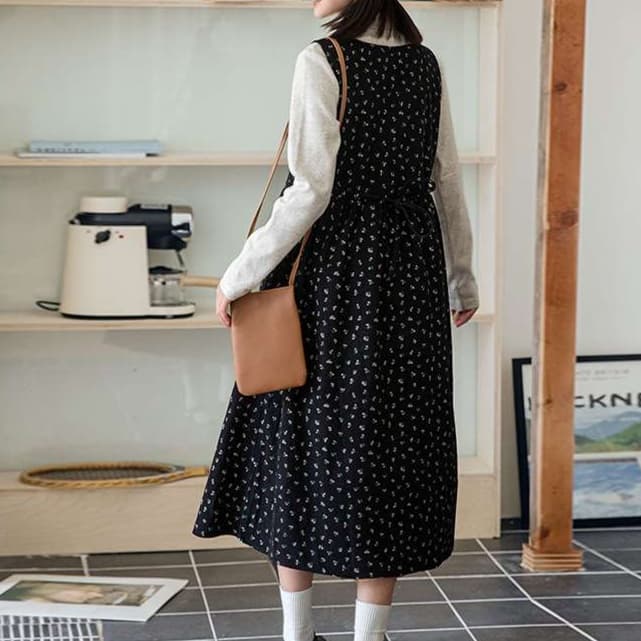 大人かわいい服 レトロ可愛い小花柄サロペットワンピース