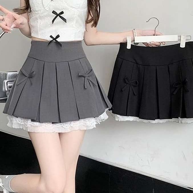 大人かわいい服 フリルレースが華やぐ プリーツミニスカート