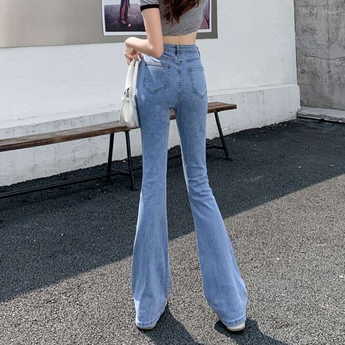 大人かわいい服 すっきり見え フレアデニムパンツ