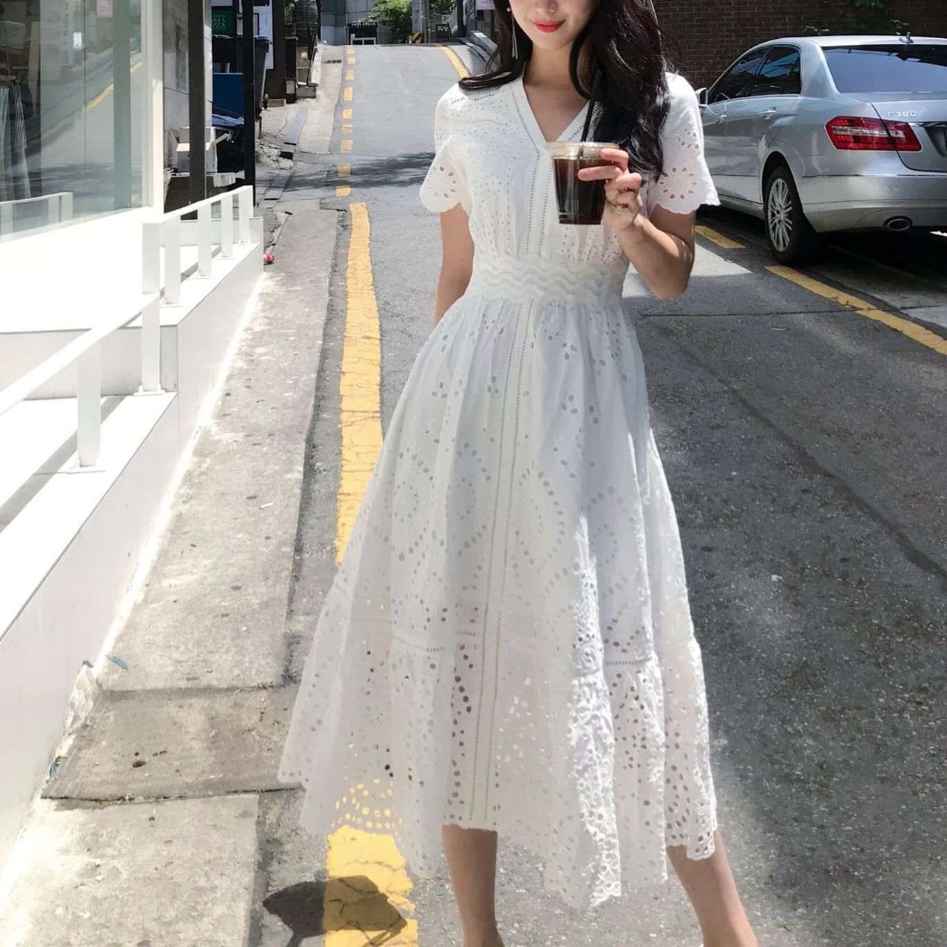 大人かわいい服 フェミニンレースの大人ワンピース