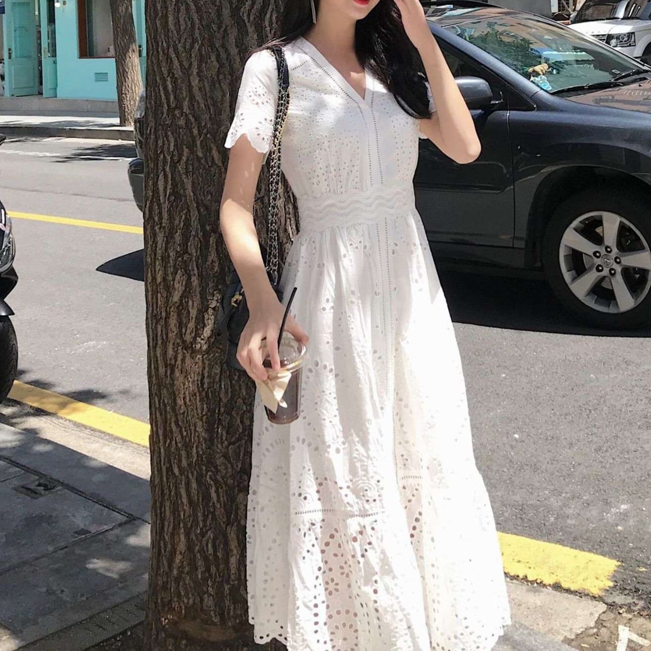 大人かわいい服 フェミニンレースの大人ワンピース