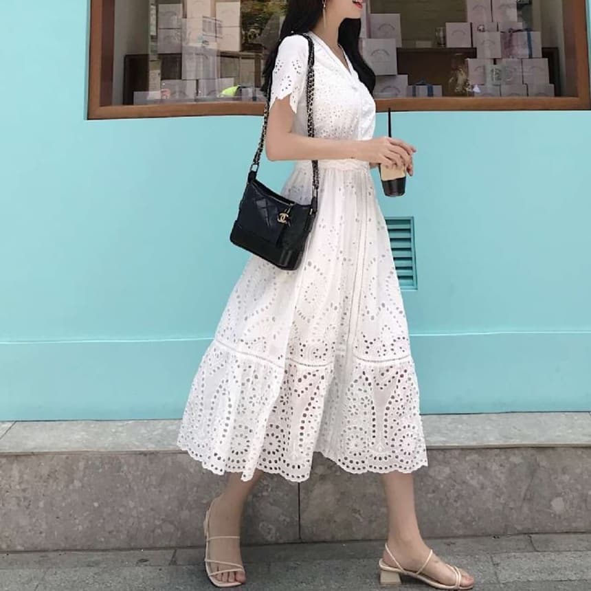 大人かわいい服 フェミニンレースの大人ワンピース