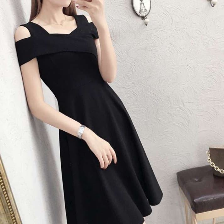 大人かわいい服 肩だしフレアワンピース