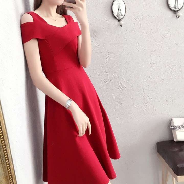 大人かわいい服 肩だしフレアワンピース