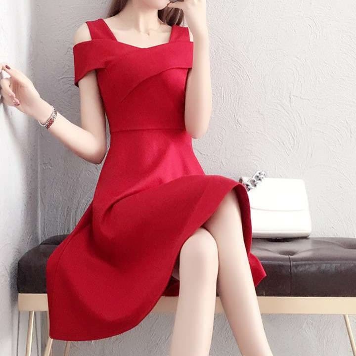 大人かわいい服 肩だしフレアワンピース