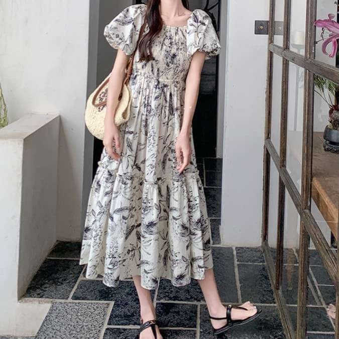 大人かわいい服 ギャザー×ティアード 花柄ワンピ