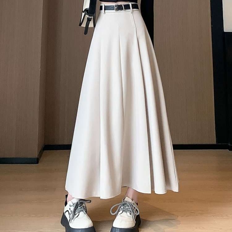 大人かわいい服 プリーツフレアスカート