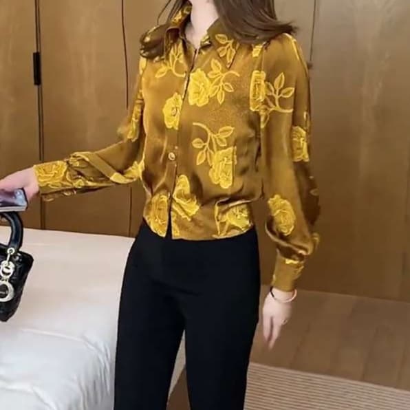 大人かわいい服 上品シルエット 花柄シフォンブラウス