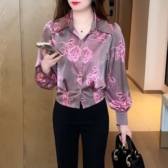 大人かわいい服 上品シルエット 花柄シフォンブラウス