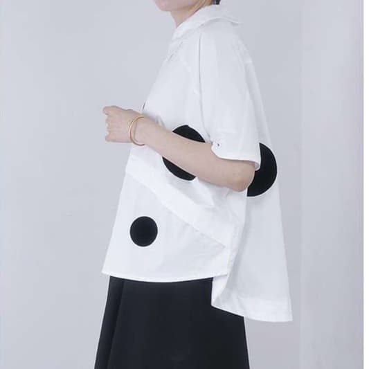 大人かわいい服 水玉デザイン ゆるトップス