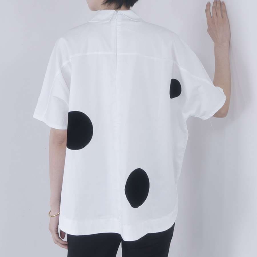大人かわいい服 水玉デザイン ゆるトップス