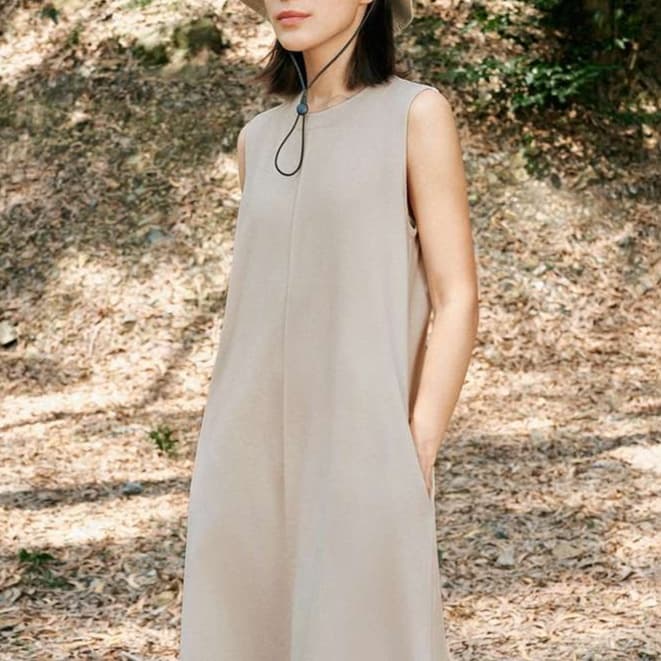 大人かわいい服 ナチュラルノースリーブワンピース