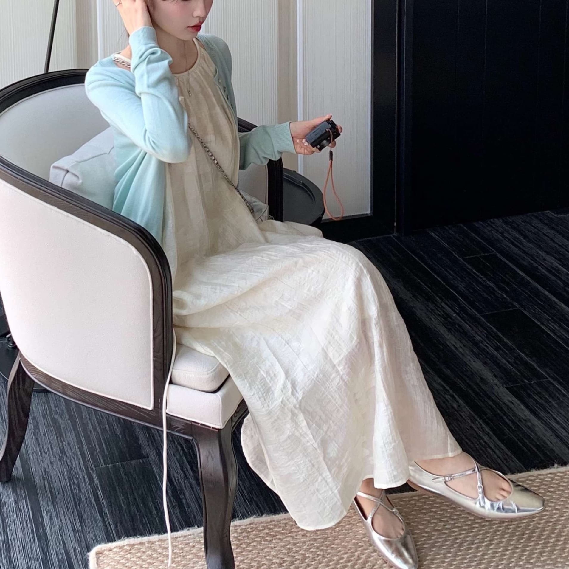 大人かわいい服 シルエットが美しい ギャザーホルターネックワンピース