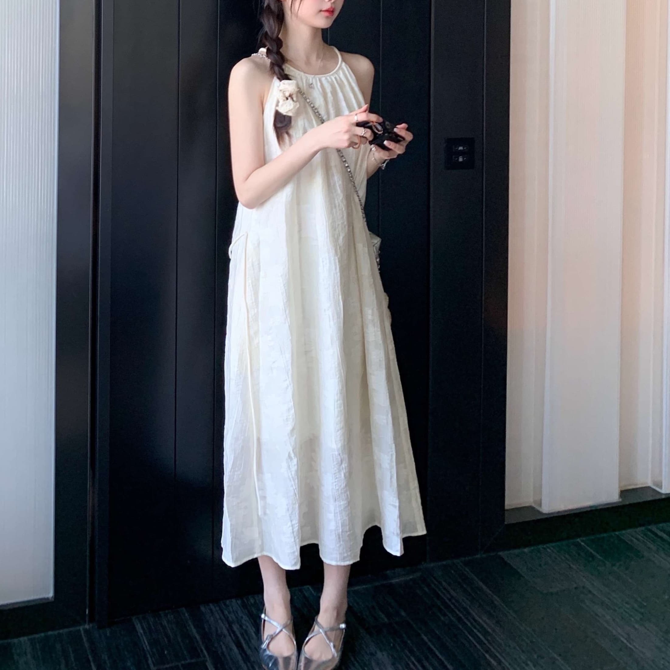 大人かわいい服 シルエットが美しい ギャザーホルターネックワンピース