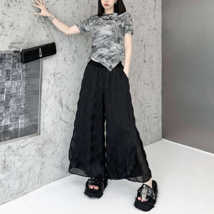 大人かわいい服 軽やかシアープリーツワイドパンツ