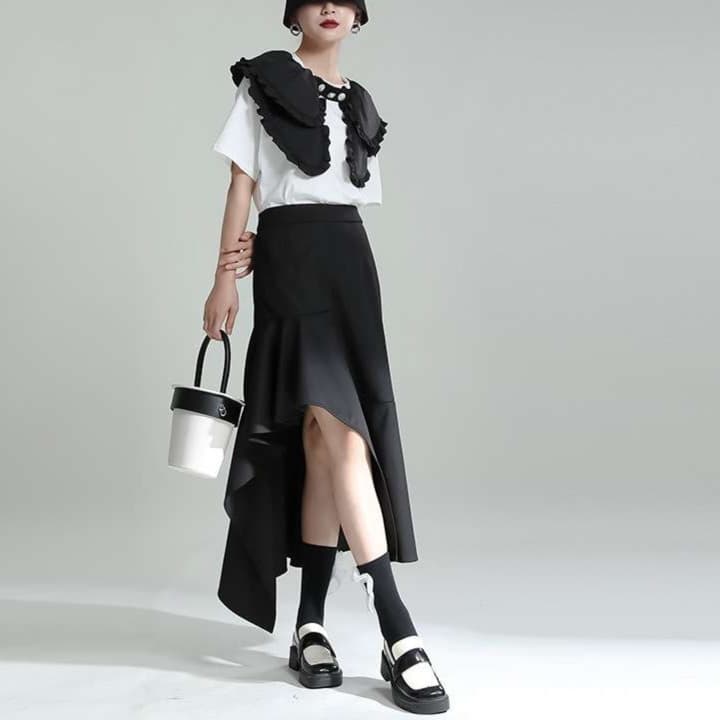 大人かわいい服 華やかアシンメトリーフリルスカート